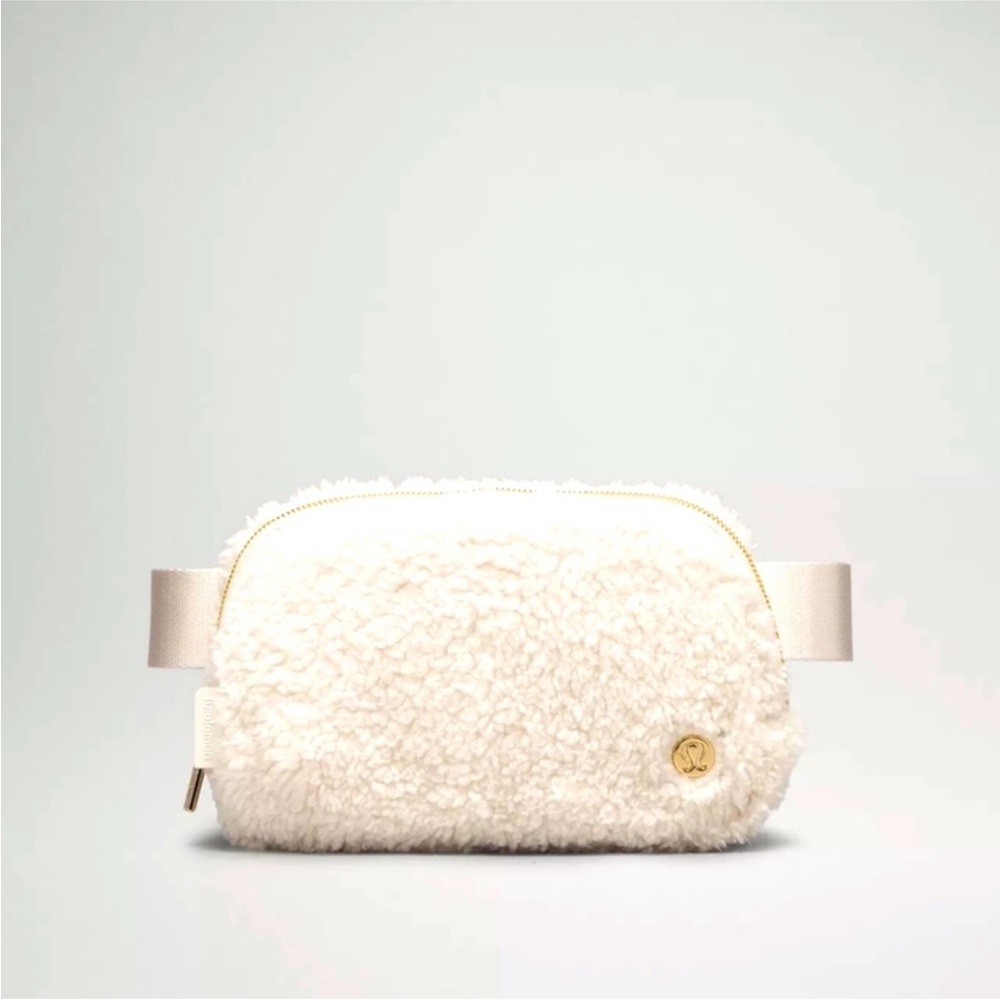 NWT Lululemon Everywhere Fleece Belt Bag